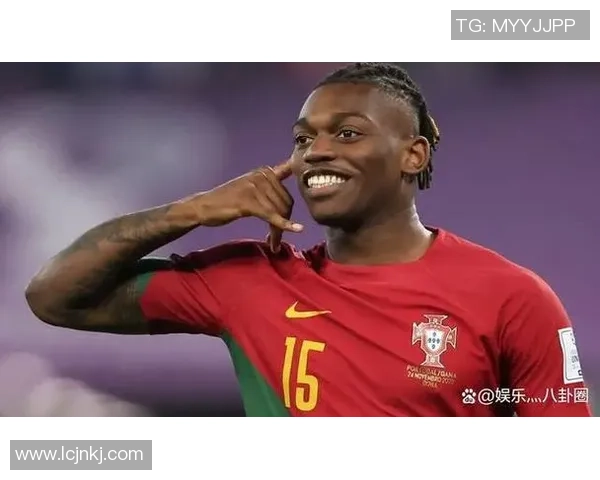 足球明星深情瞬间展现爱与激情的动人照片合集